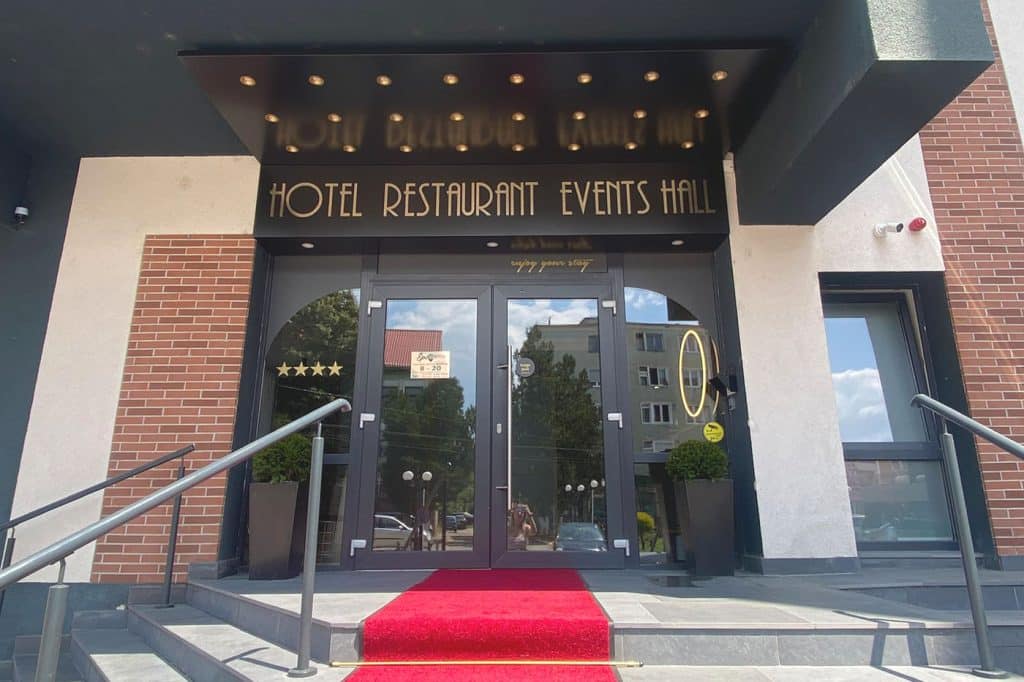 The entrance to a Sibiu hotel with a red carpet for rezervare.