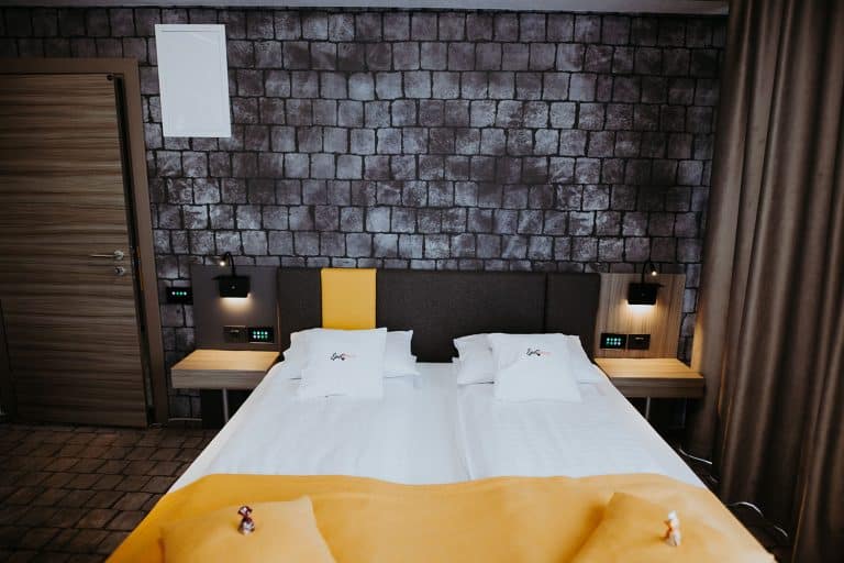 A hotel room in Sibiu with a yellow blanket.