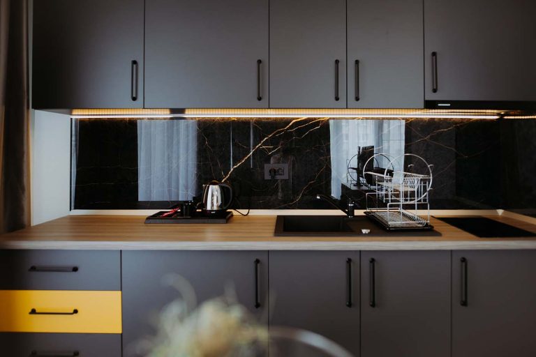 A hotel in Cisnadie with black cabinets and yellow accents available for reservation.